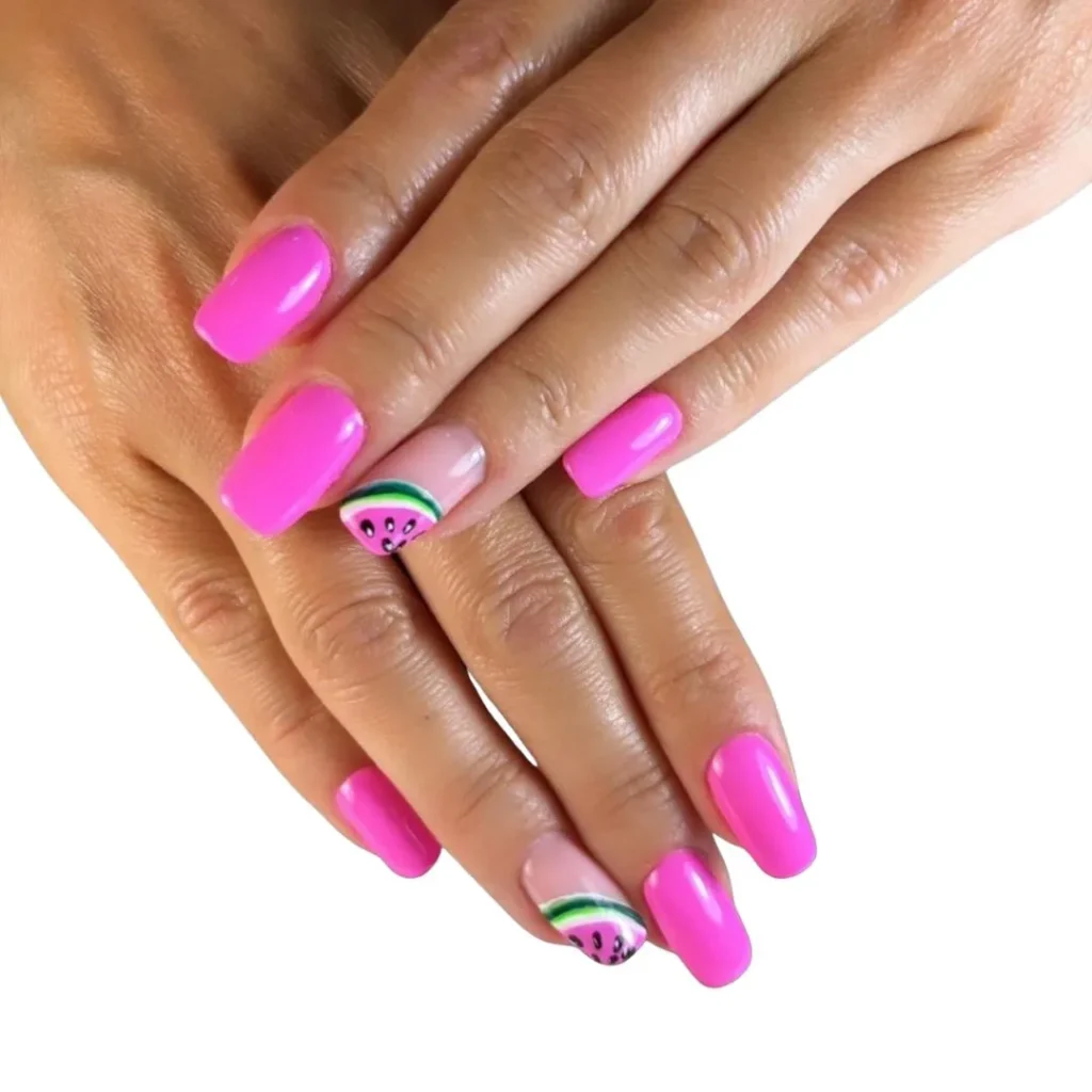 Canlı pembe renk ve karpuz desenli nail art uygulaması